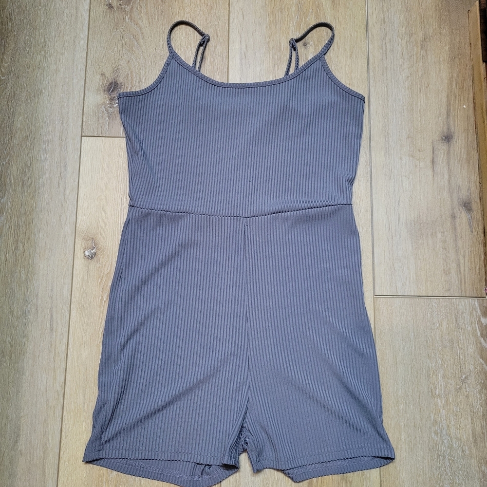 Gray Ribbed Sleeveless Romper Size M